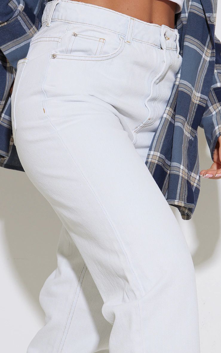 PRETTYLITTLETHING BLEACH WASH MOM JEANS - Image 4